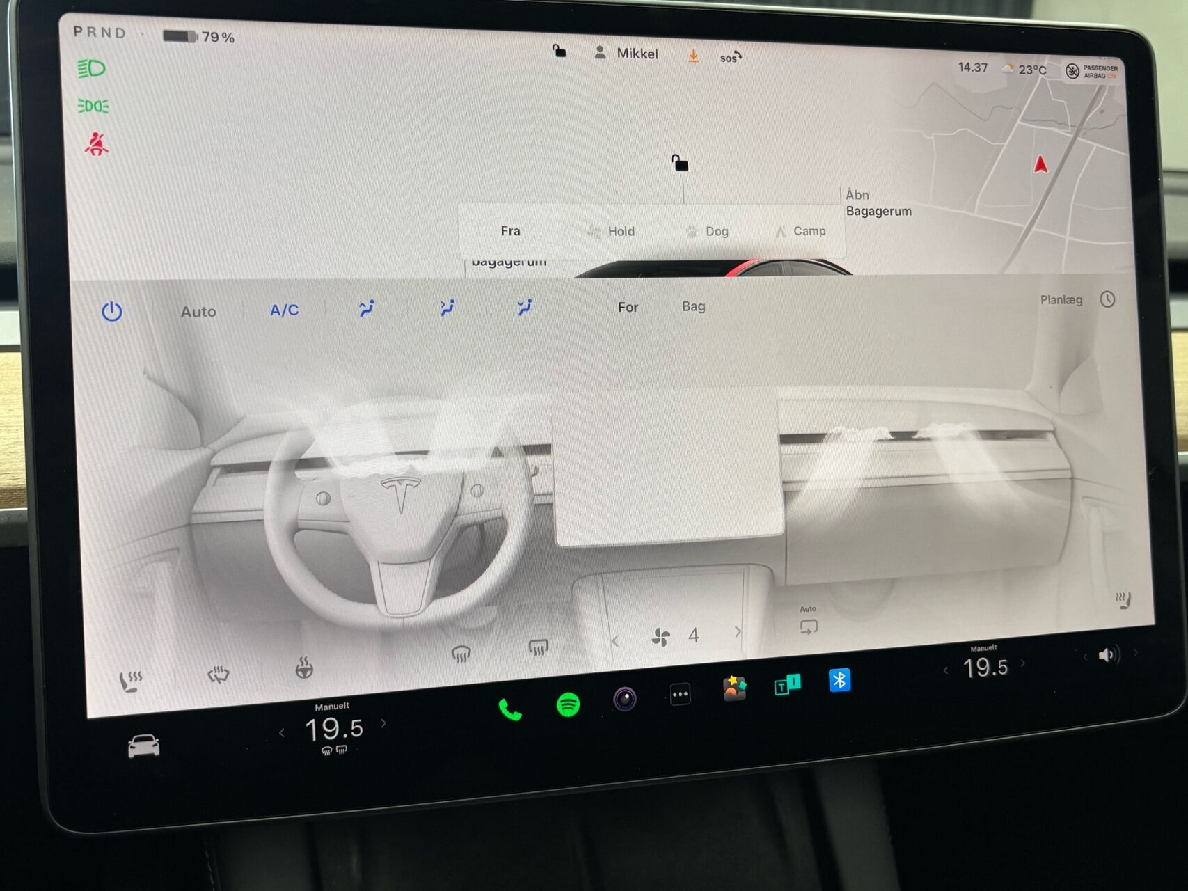 Hvid Tesla Model 3 fra 2022