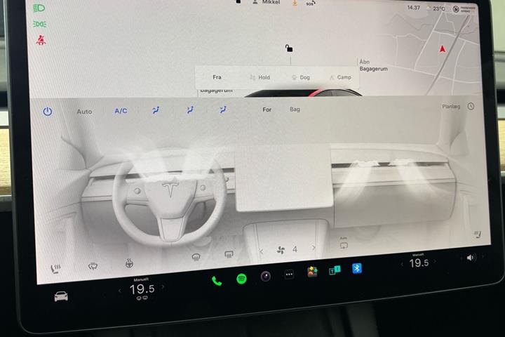 Hvid Tesla Model 3 fra 2022