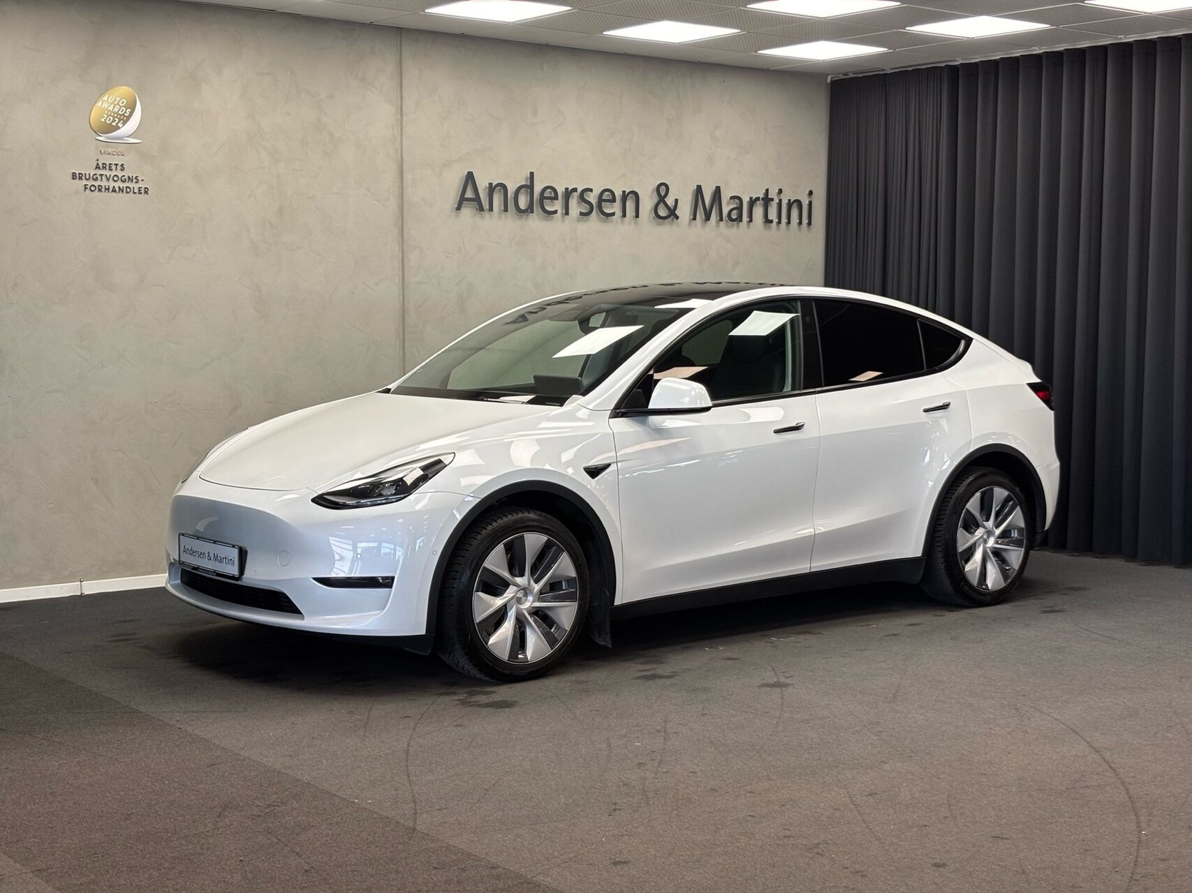 Tesla Model Y EL Long Range AWD 514HK 5d Aut.