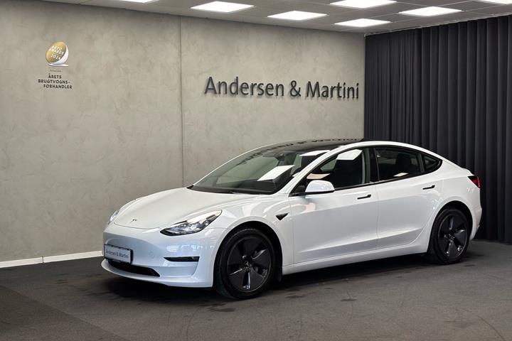 Hvid Tesla Model 3 fra 2021