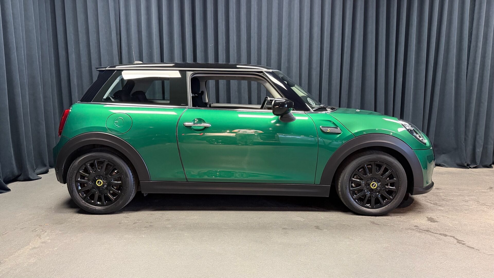 Grøn Mini Cooper fra 2023