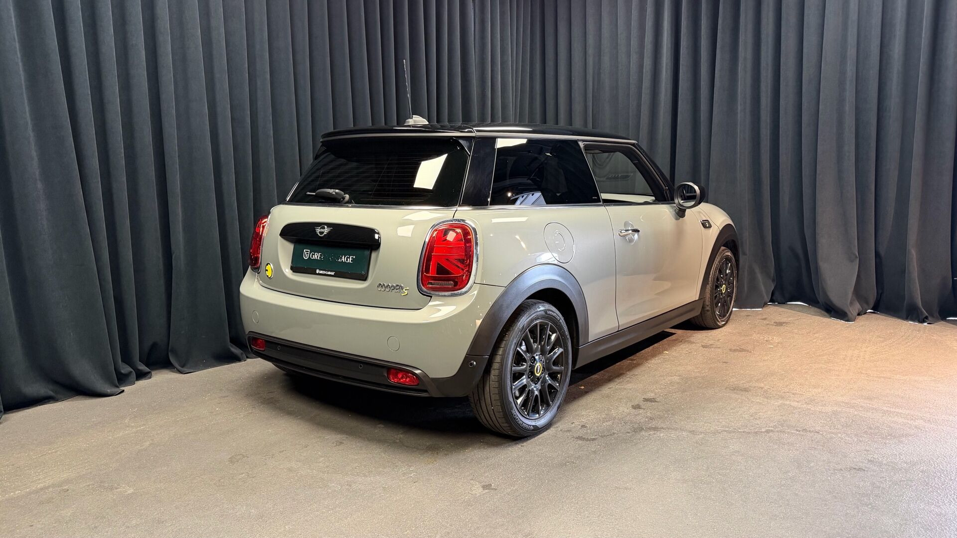 Grå Mini Cooper fra 2023