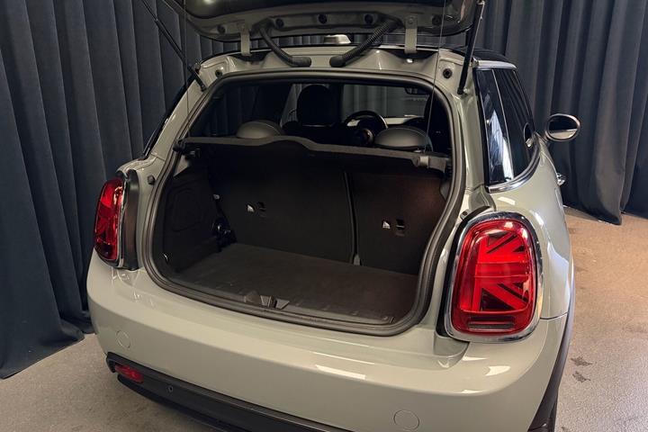 Grå Mini Cooper fra 2023