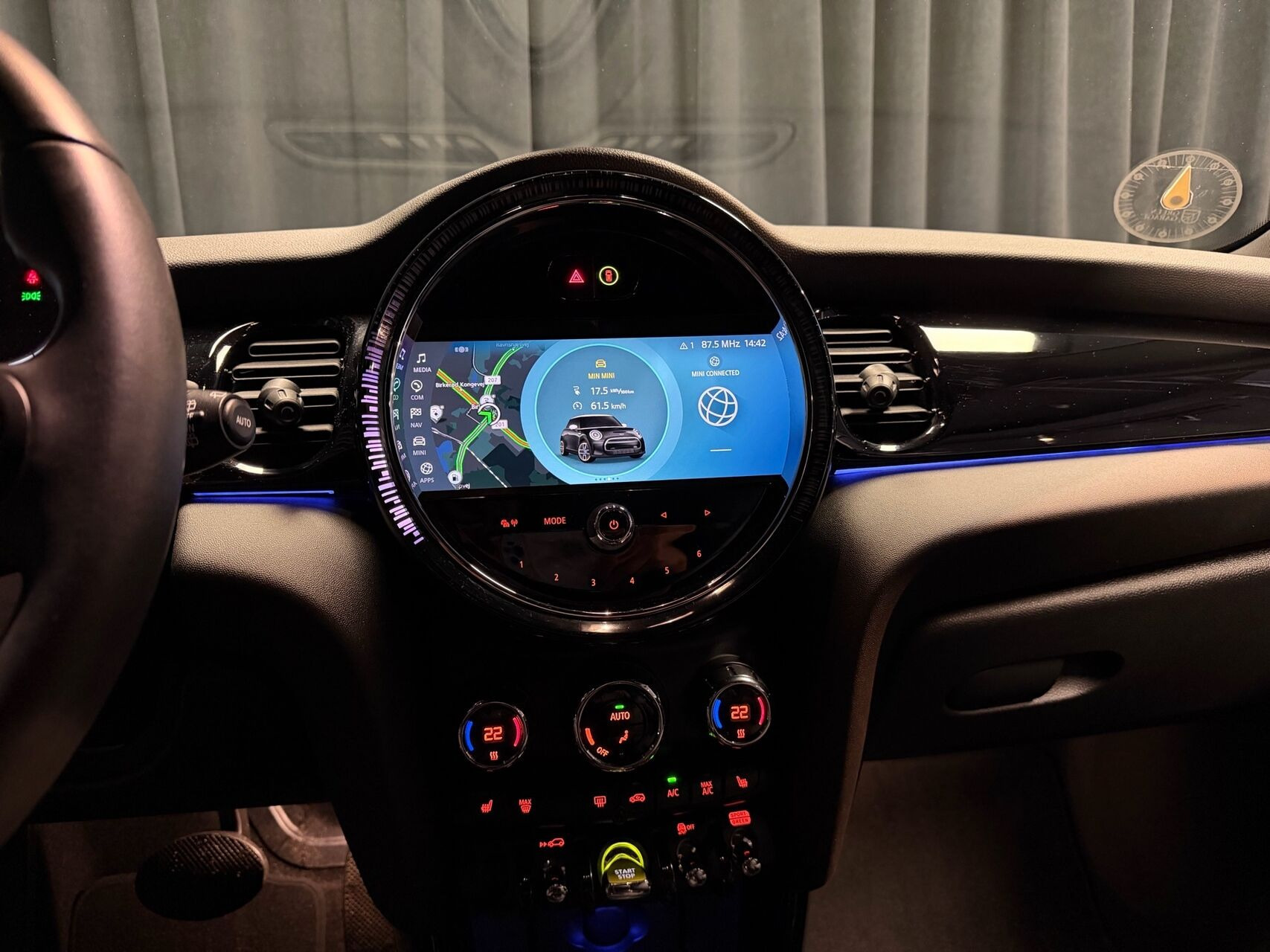Grå Mini Cooper fra 2023