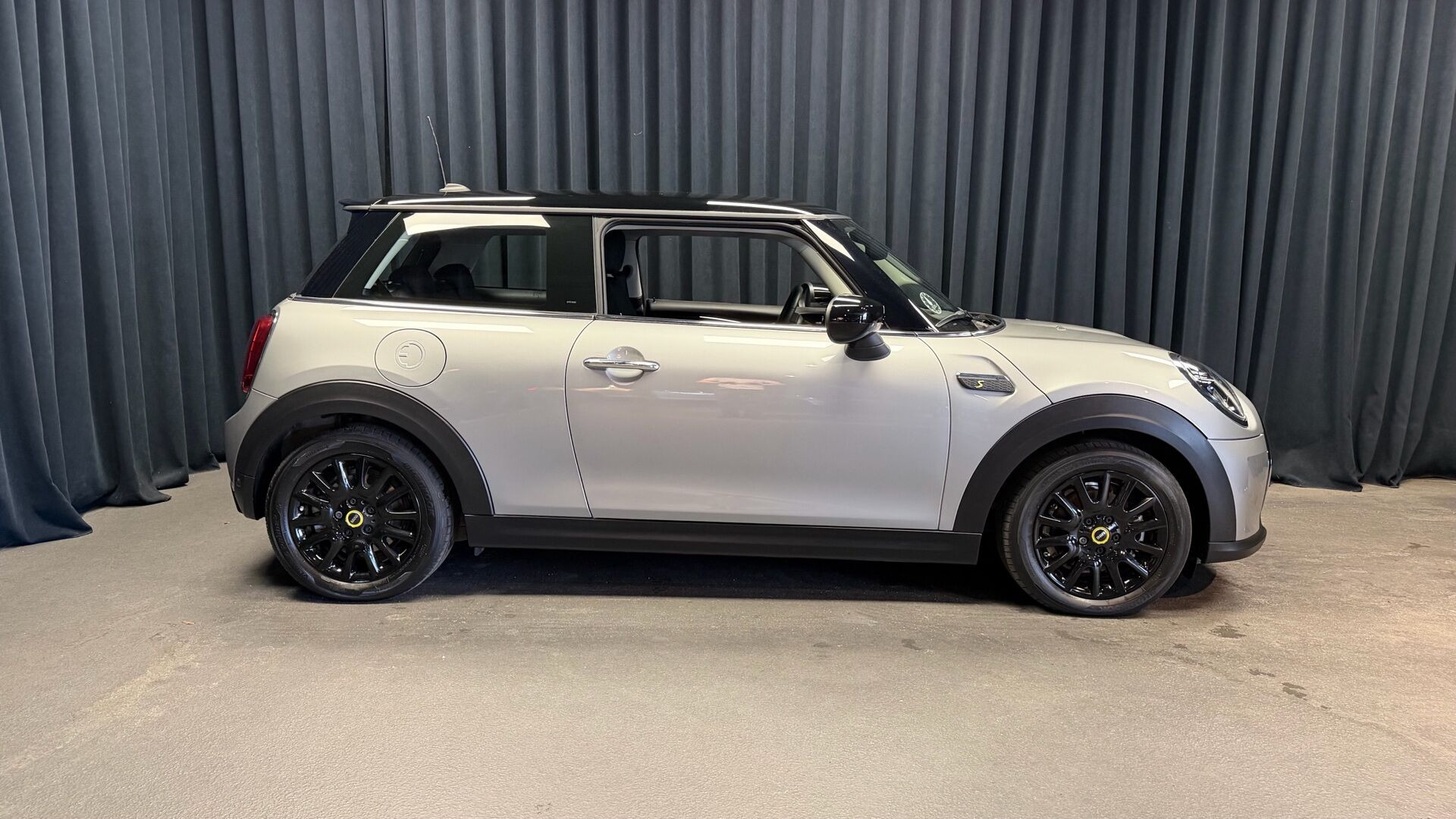 Sølv Mini Cooper fra 2023