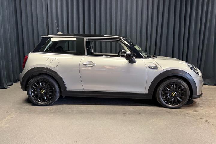 Sølv Mini Cooper fra 2023