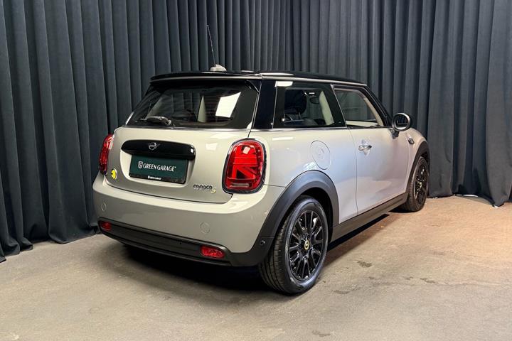 Sølv Mini Cooper fra 2023