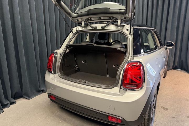 Sølv Mini Cooper fra 2023