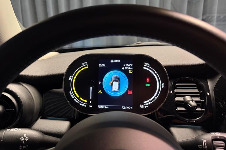 Sølv Mini Cooper fra 2023
