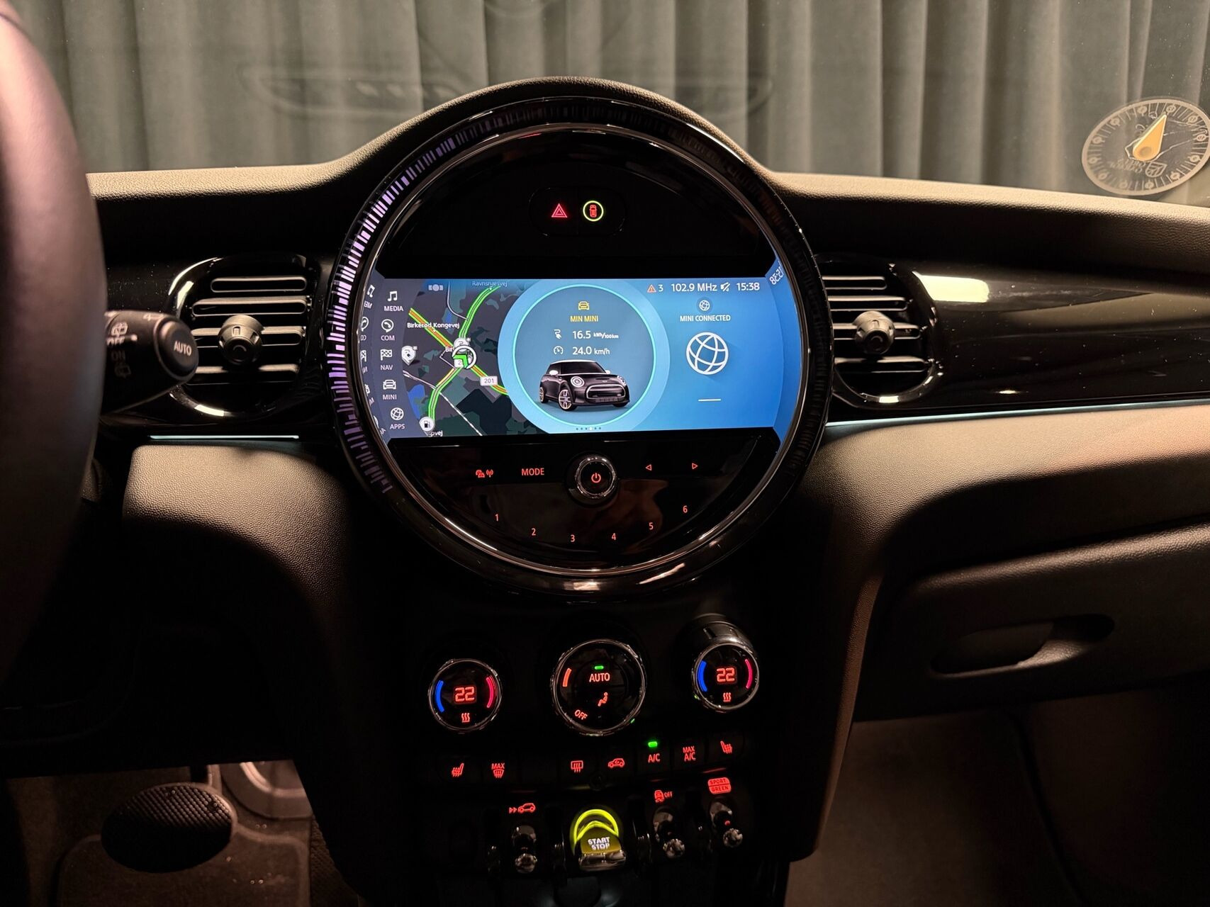 Sølv Mini Cooper fra 2023