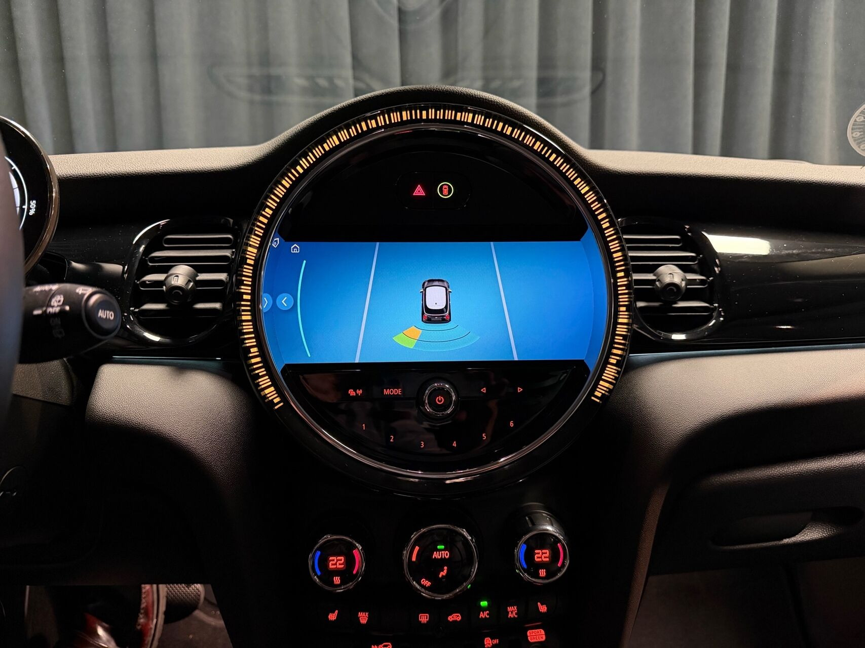 Sølv Mini Cooper fra 2023