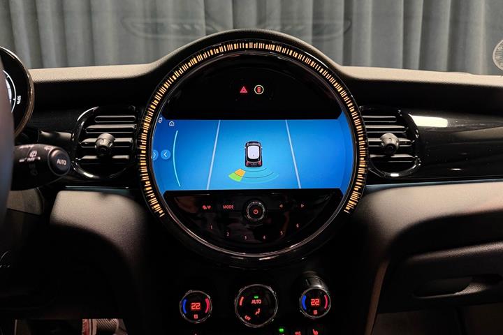 Sølv Mini Cooper fra 2023