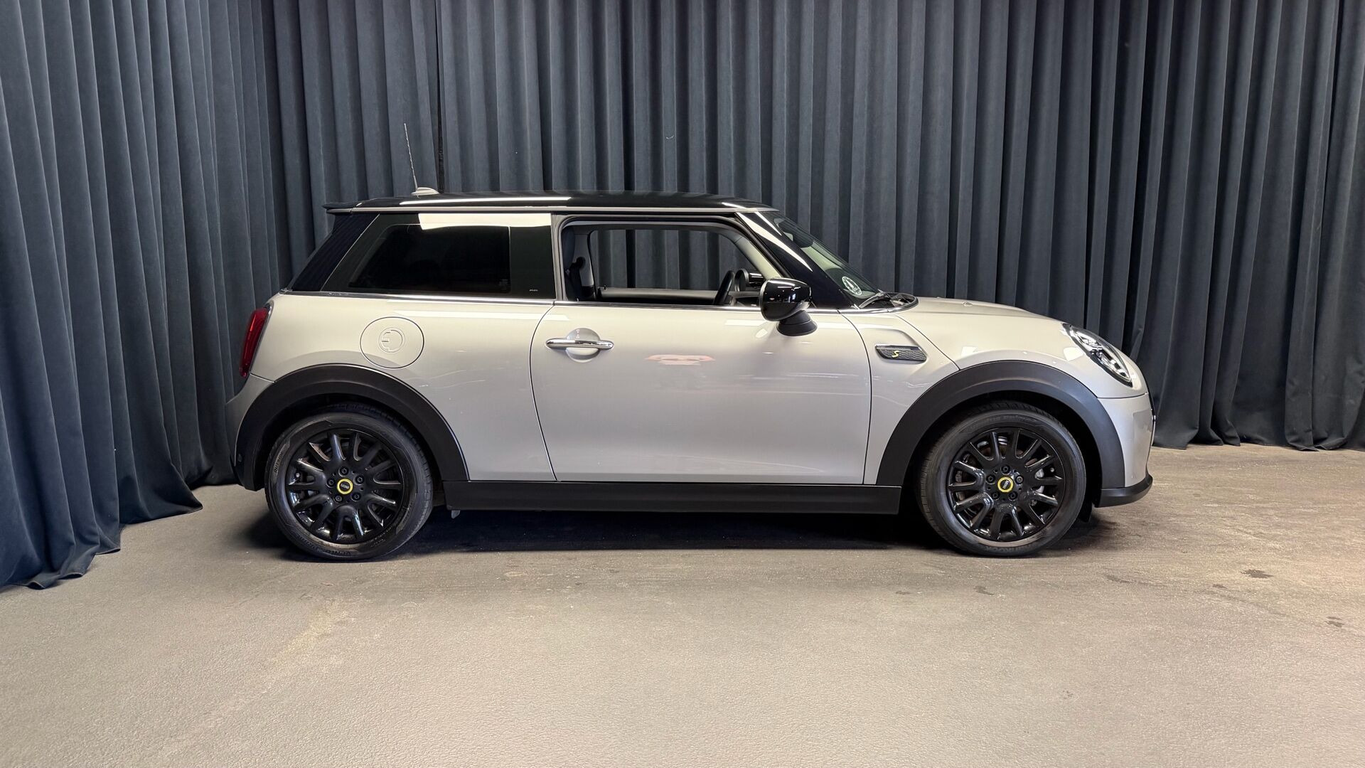 Sølv Mini Cooper fra 2023