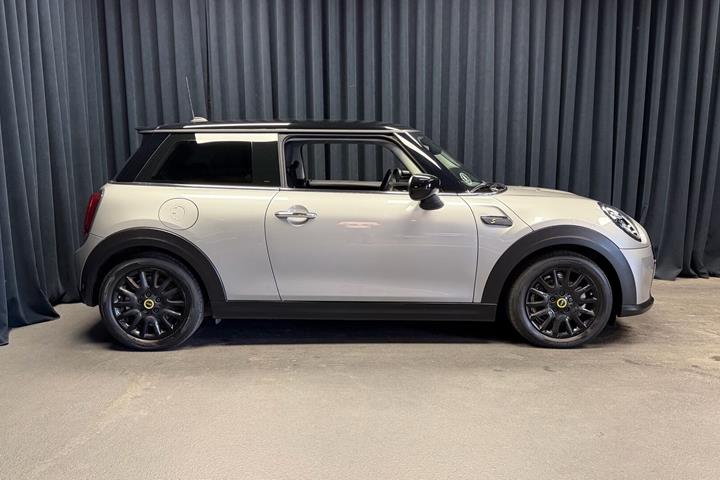 Sølv Mini Cooper fra 2023