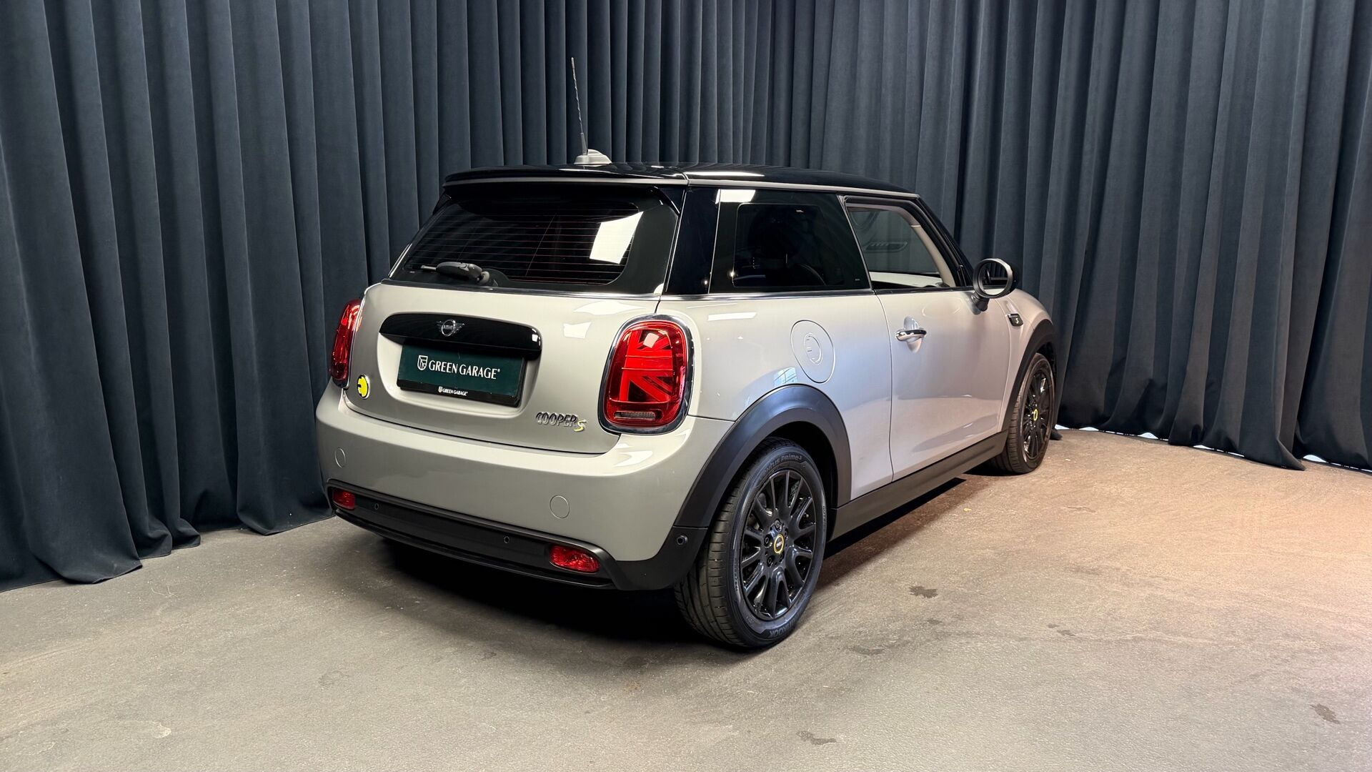 Sølv Mini Cooper fra 2023