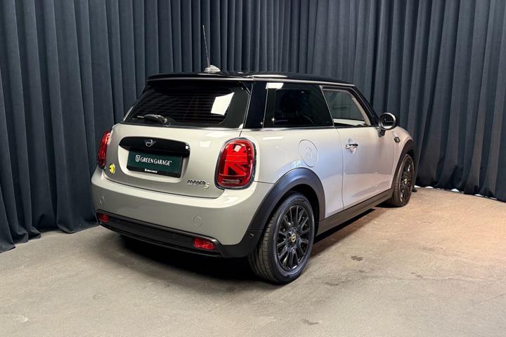 Sølv Mini Cooper fra 2023
