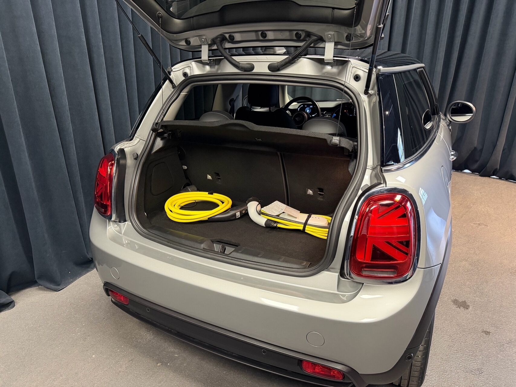 Sølv Mini Cooper fra 2023