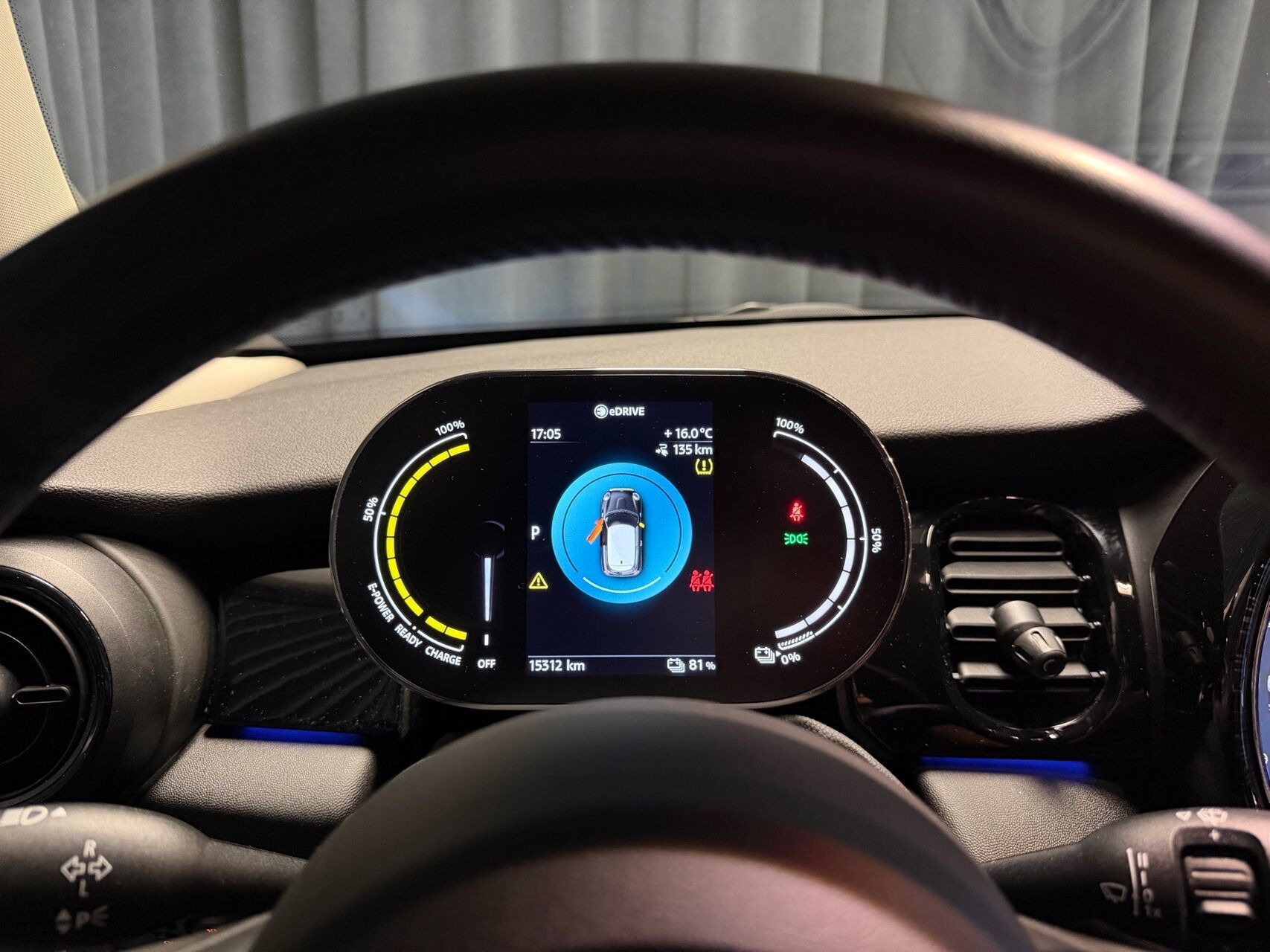 Sølv Mini Cooper fra 2023