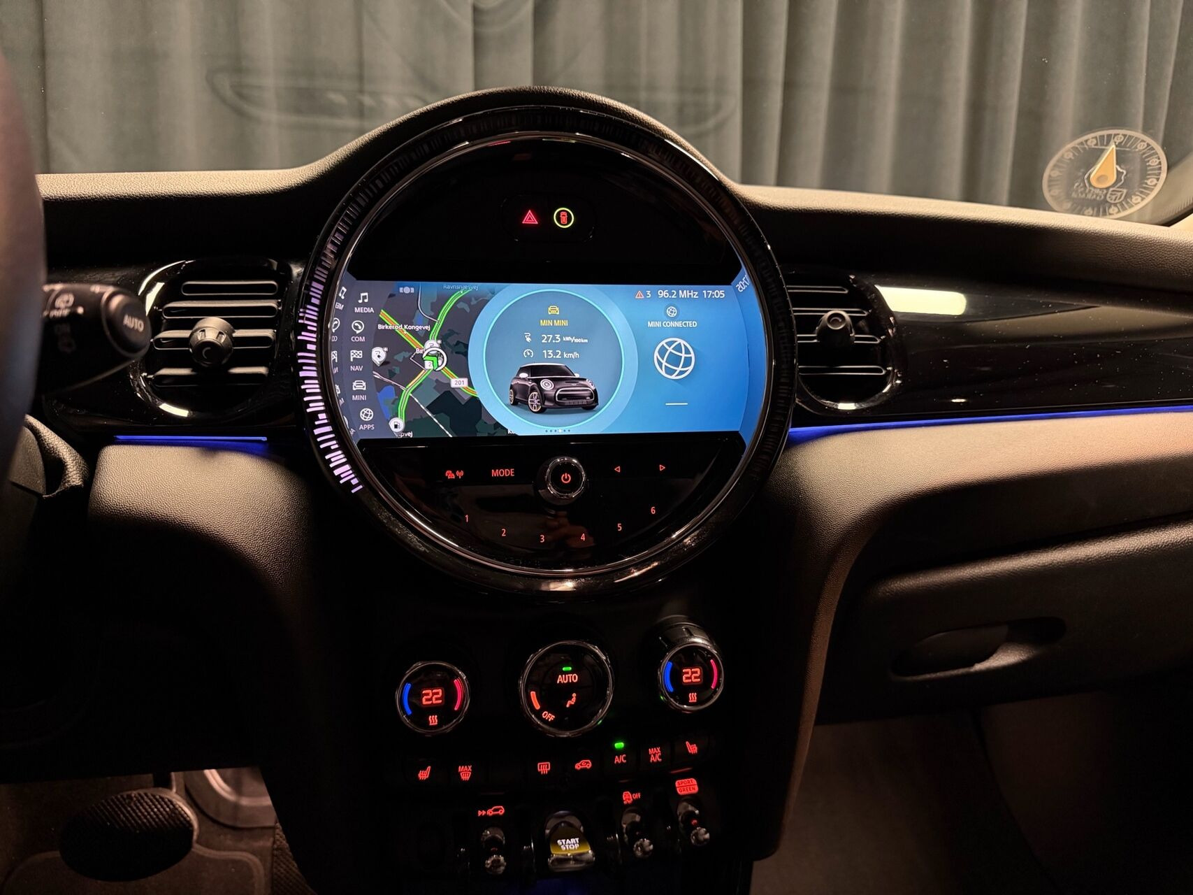 Sølv Mini Cooper fra 2023