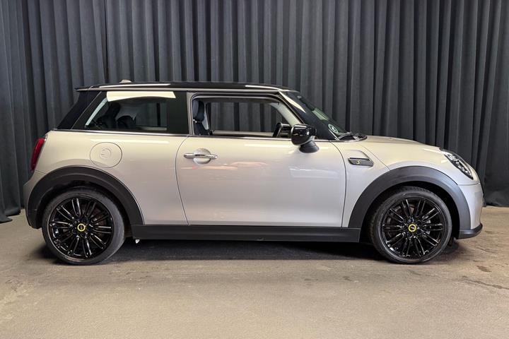 Sølv Mini Cooper fra 2023