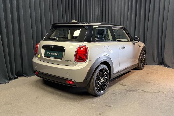 Sølv Mini Cooper fra 2023