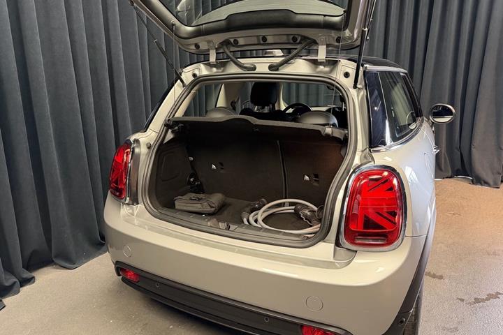 Sølv Mini Cooper fra 2023