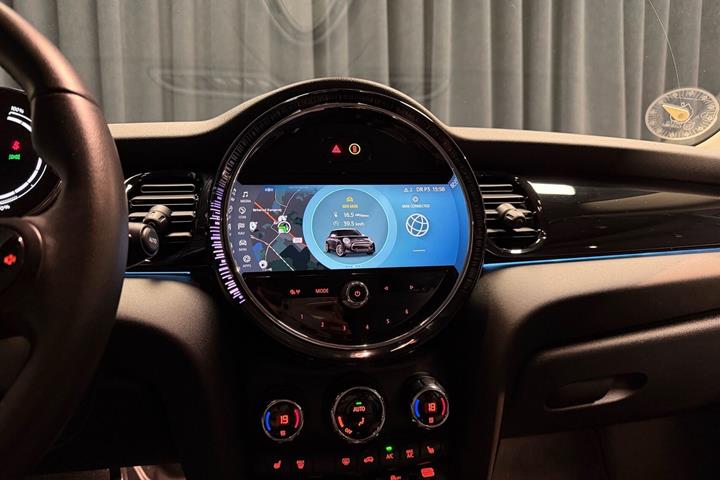 Sølv Mini Cooper fra 2023