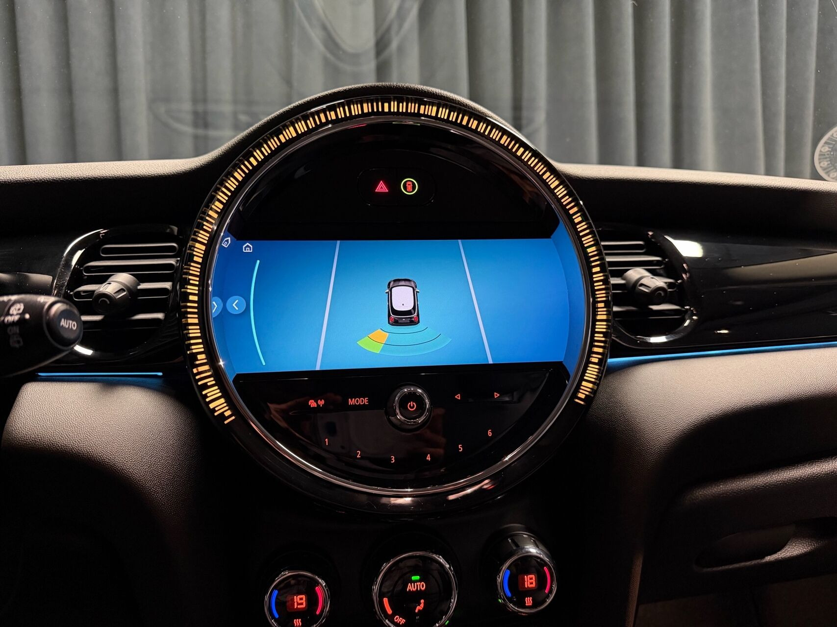 Sølv Mini Cooper fra 2023