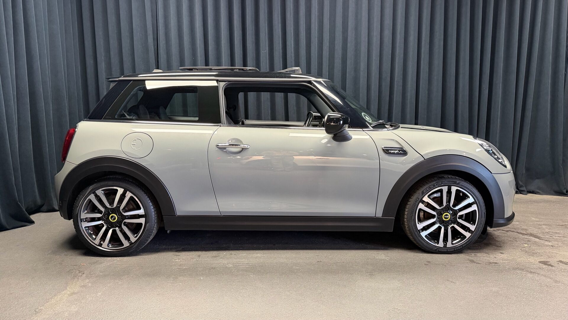 Grå Mini Cooper fra 2021