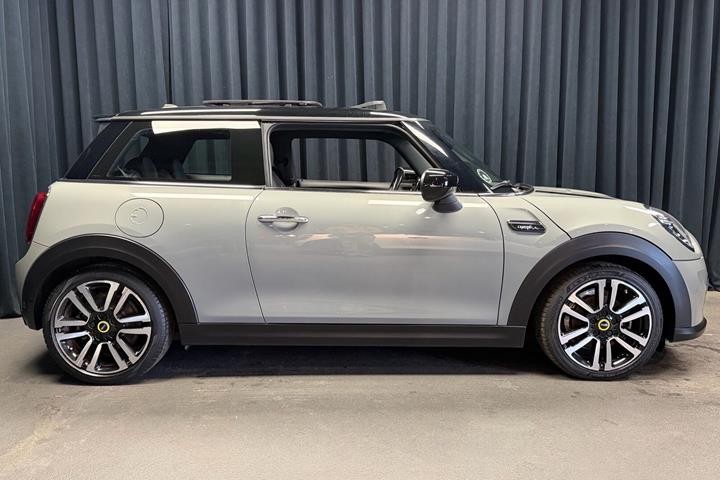 Grå Mini Cooper fra 2021
