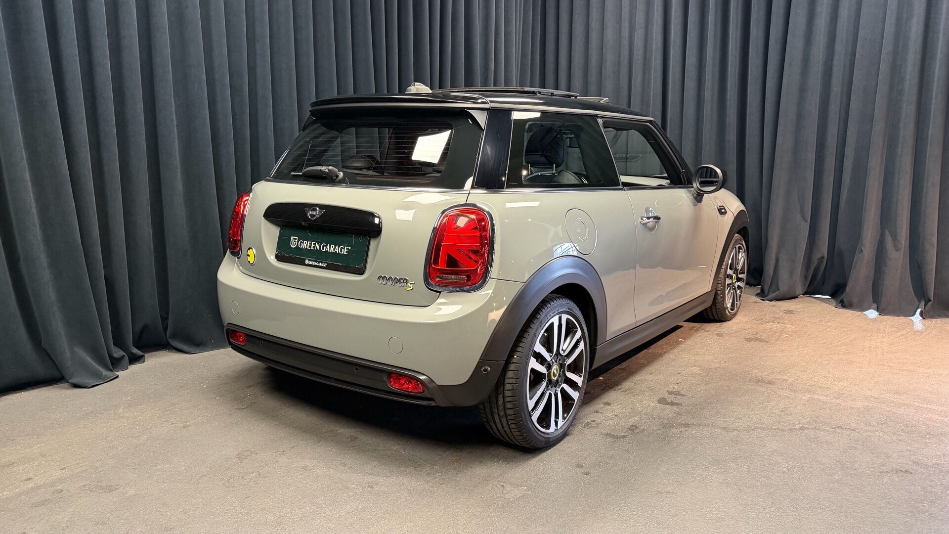 Grå Mini Cooper fra 2021