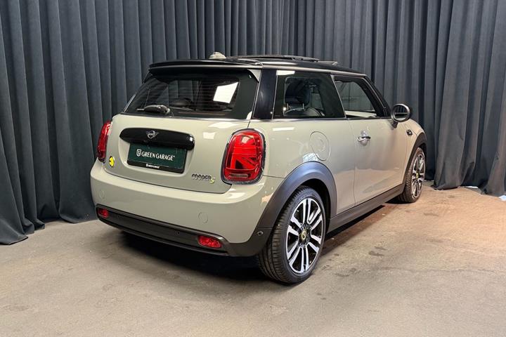Grå Mini Cooper fra 2021