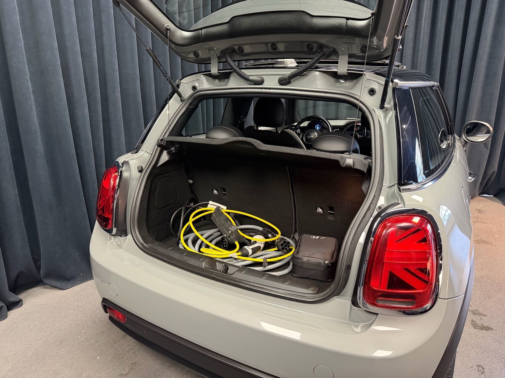 Grå Mini Cooper fra 2021