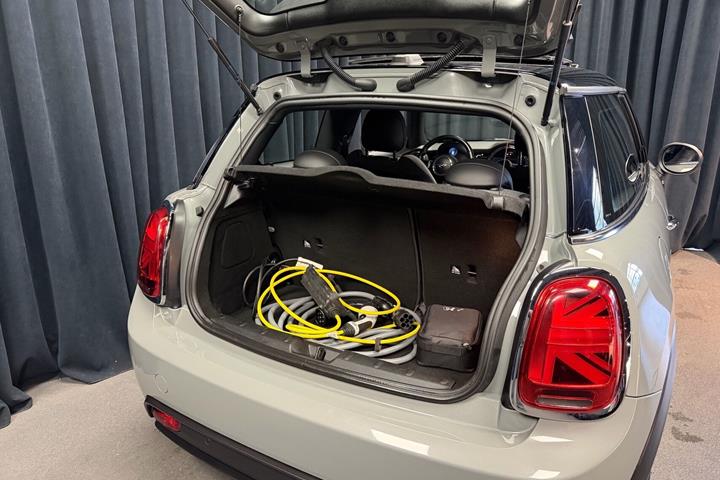 Grå Mini Cooper fra 2021