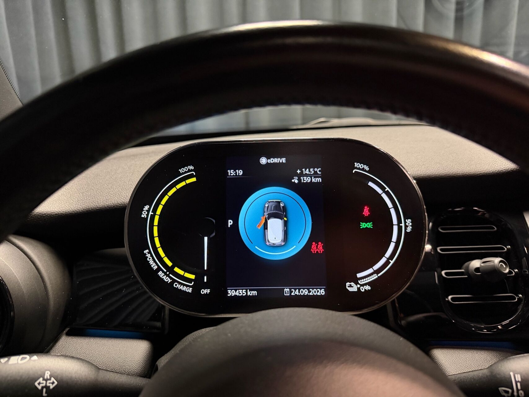Grå Mini Cooper fra 2021