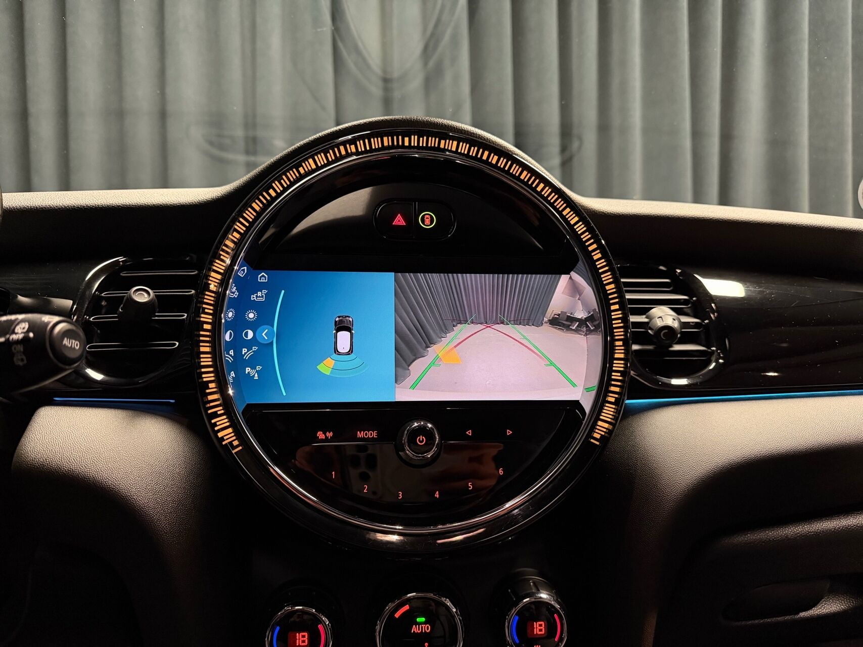 Grå Mini Cooper fra 2021