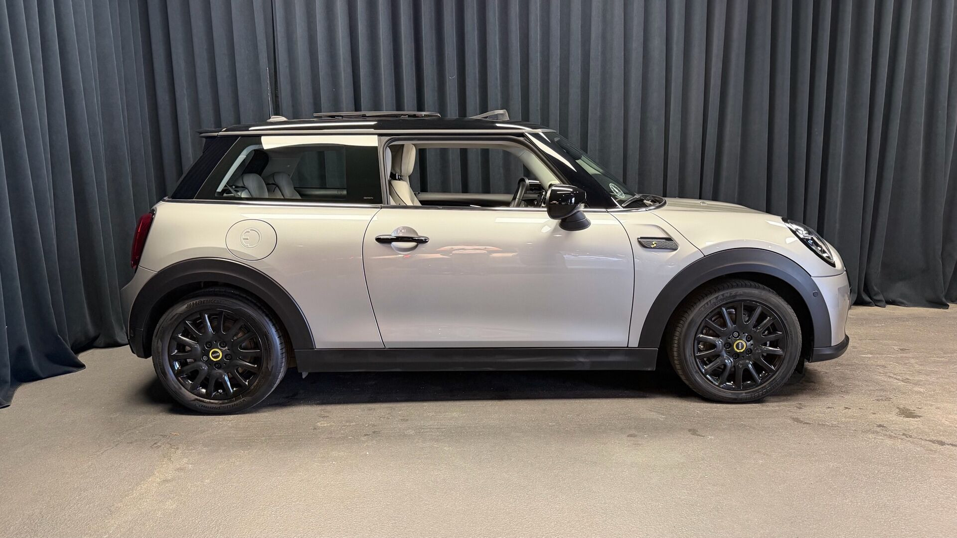 Sølv Mini Cooper fra 2023
