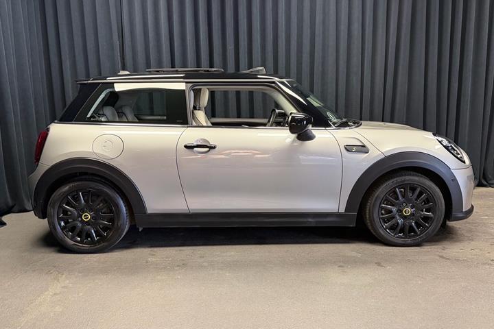 Sølv Mini Cooper fra 2023