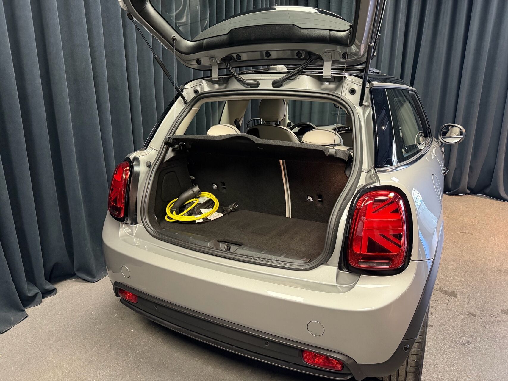 Sølv Mini Cooper fra 2023