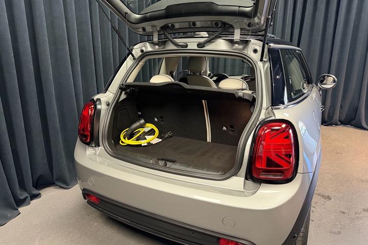 Sølv Mini Cooper fra 2023