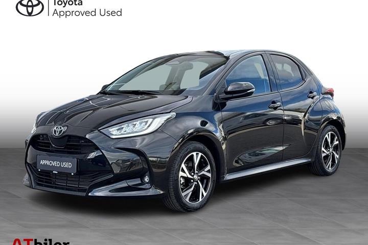 Sort Toyota Yaris fra 2024