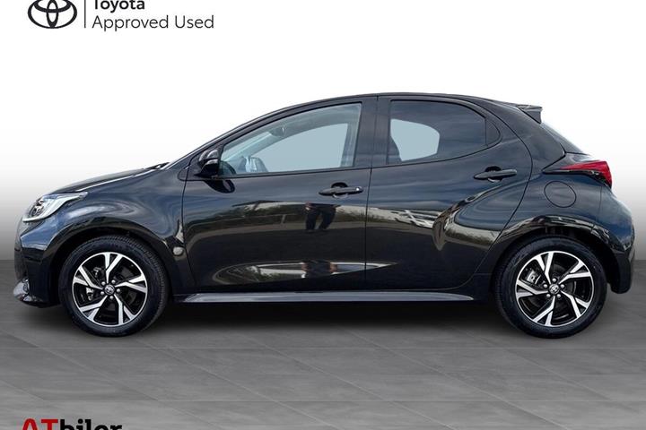 Sort Toyota Yaris fra 2024