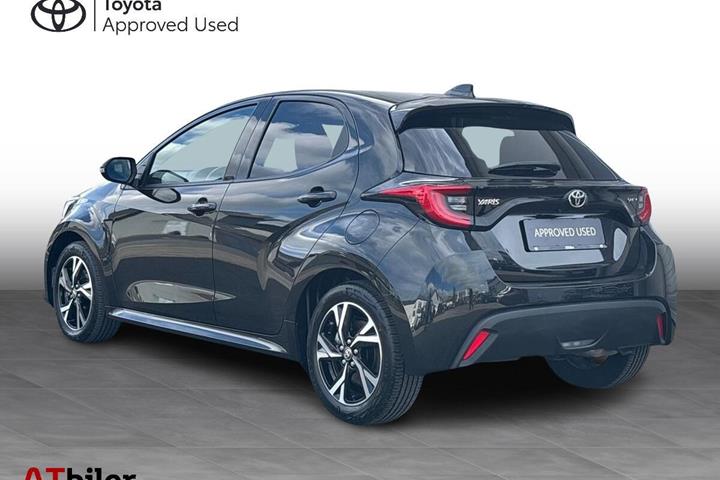 Sort Toyota Yaris fra 2024
