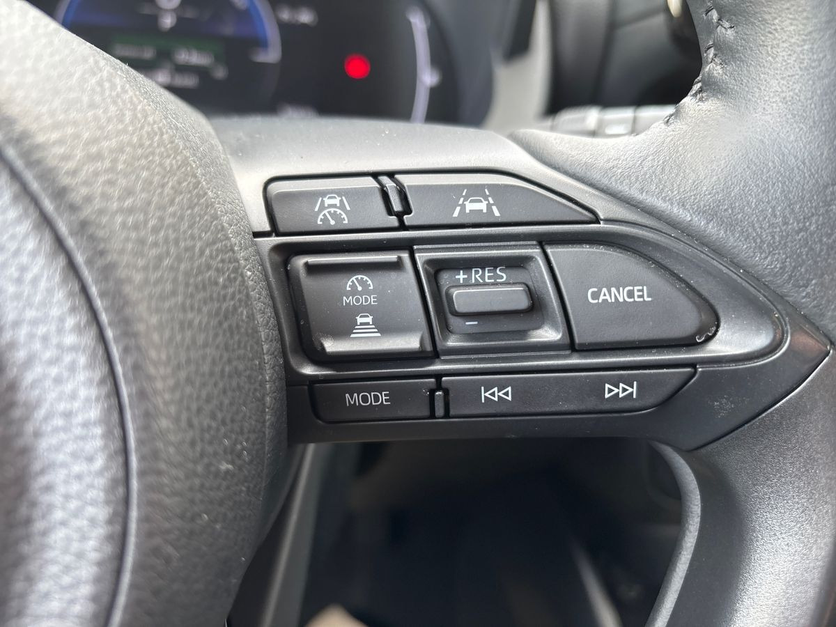 Sort Toyota Yaris fra 2024