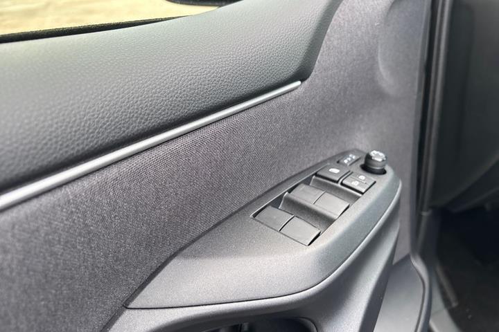 Sort Toyota Yaris fra 2024