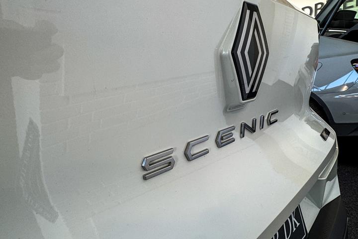 Hvid Renault Scénic fra 2026