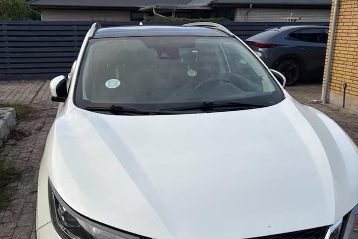 Hvid Nissan Qashqai fra 2019