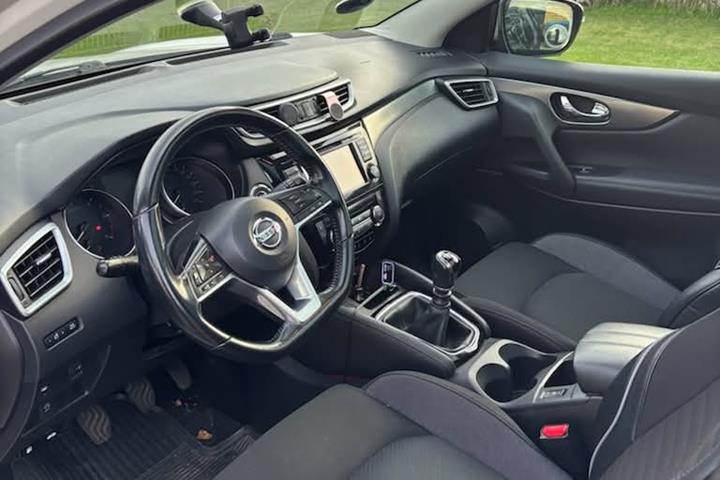 Hvid Nissan Qashqai fra 2019