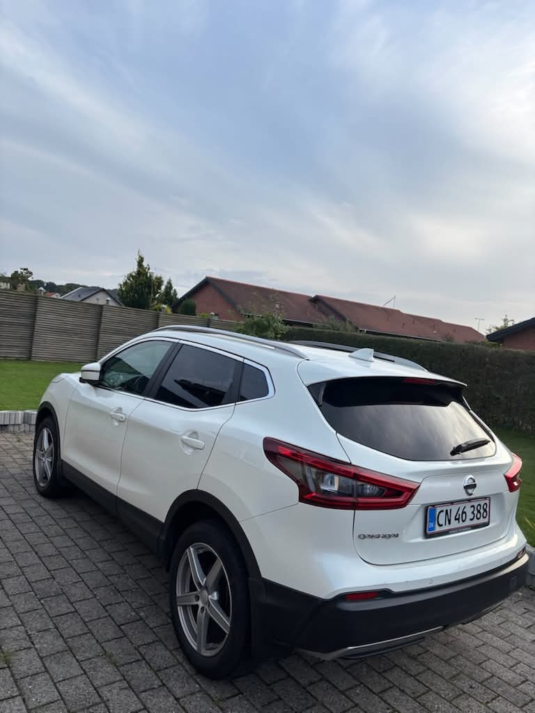 Hvid Nissan Qashqai fra 2019