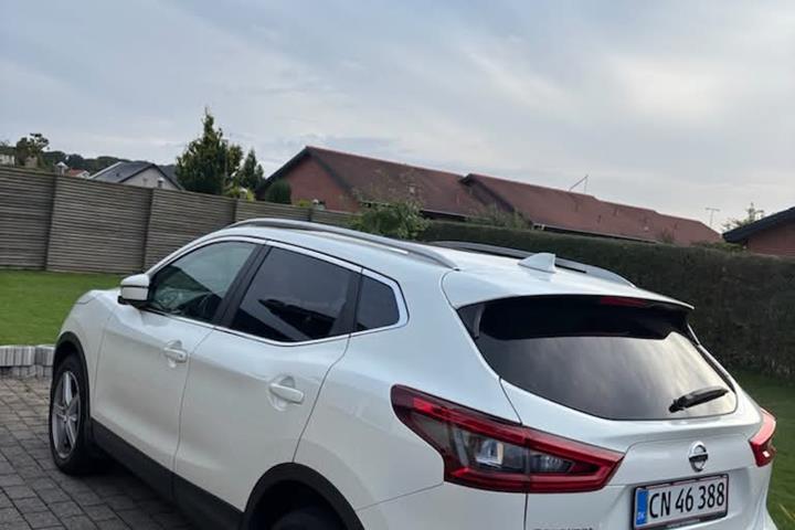 Hvid Nissan Qashqai fra 2019